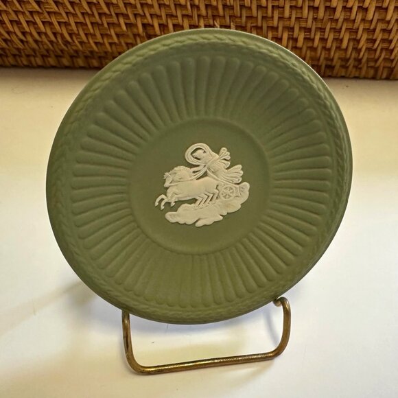 SIGNED by Lord Wedgwood: Wedgwood Jasperware Sage Green Chariot Small Dish - Picture 1 of 4